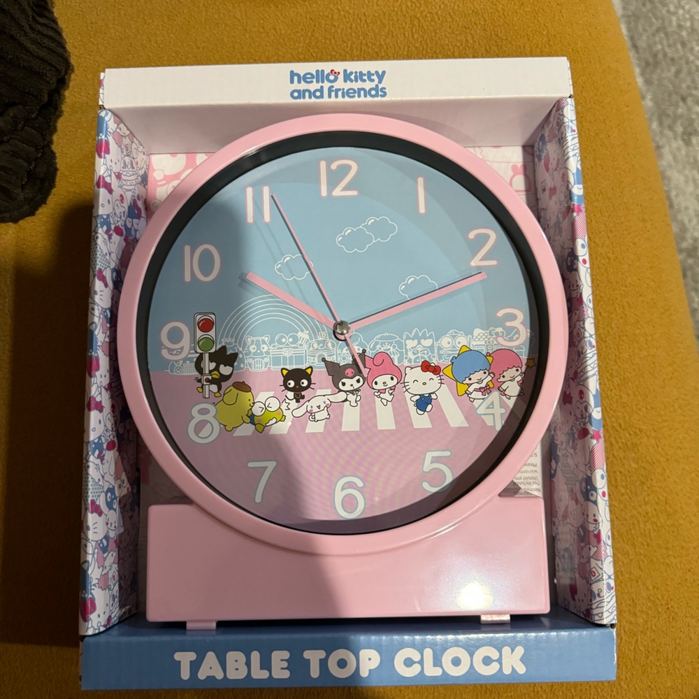 Hello kitty clock